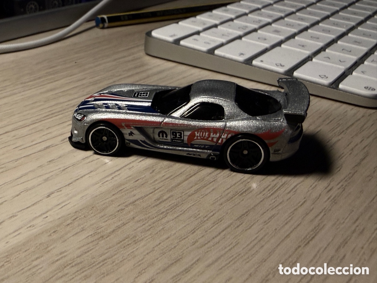 Coches a escala Hot Wheels: Hot Wheels Dodge Viper SRT10