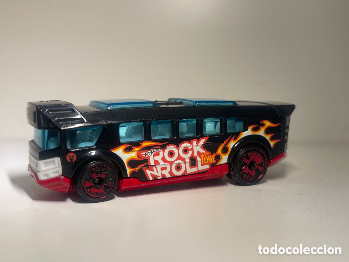Coches a escala Hot Wheels: Autob&uacute;s Rock N Roll Tour High Hot Wheels Mattel Indonesia 2013 llantas calavera 1:64 negro
