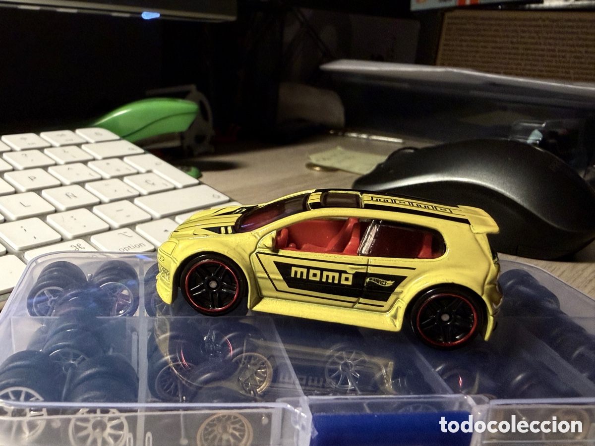 Coches a escala Hot Wheels: Hot Wheels Volkswagen Golf GTI MOMO