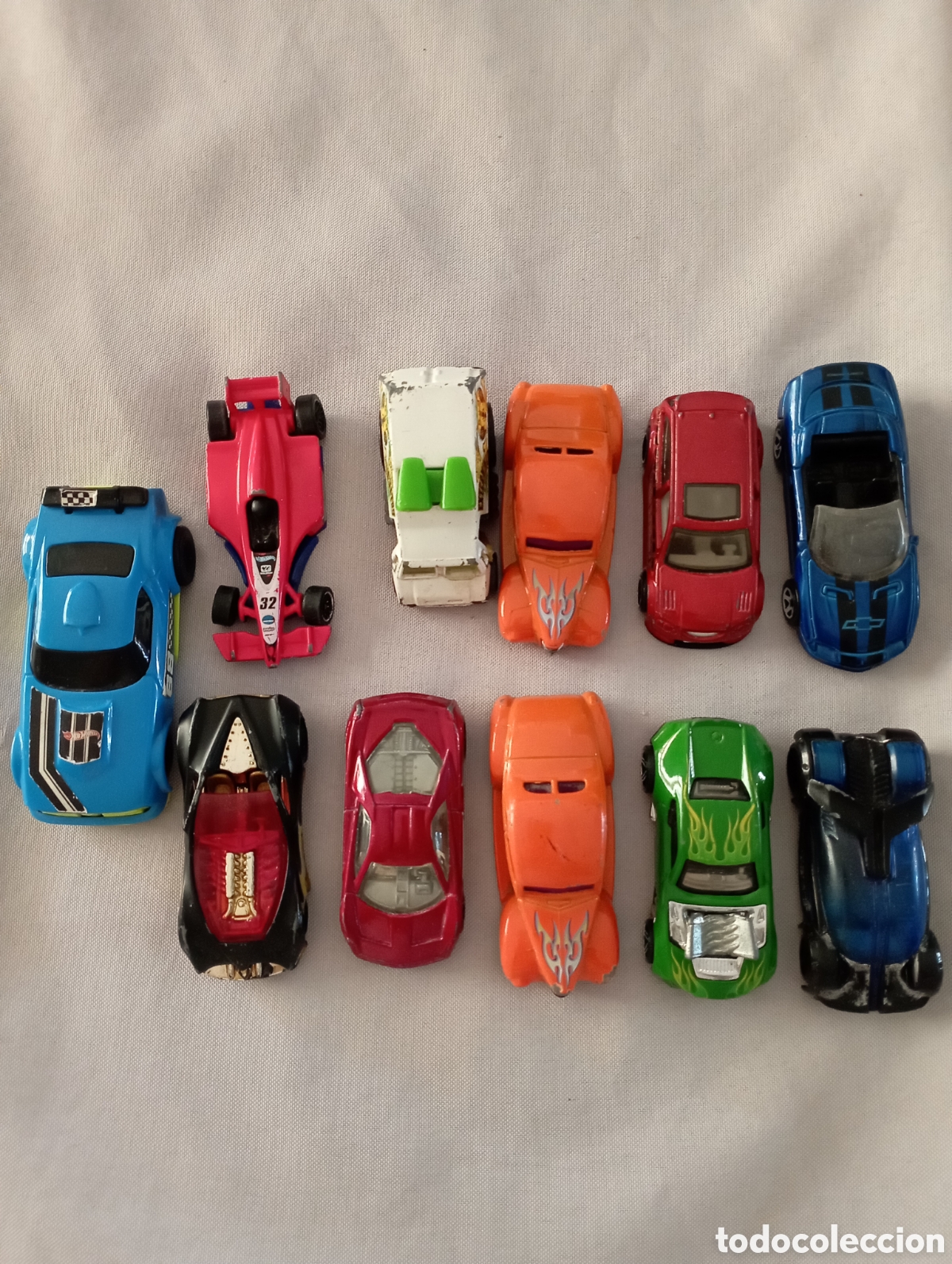 Carros em escala Hot Wheels: Coches Hot Wheels de diferentes modelos