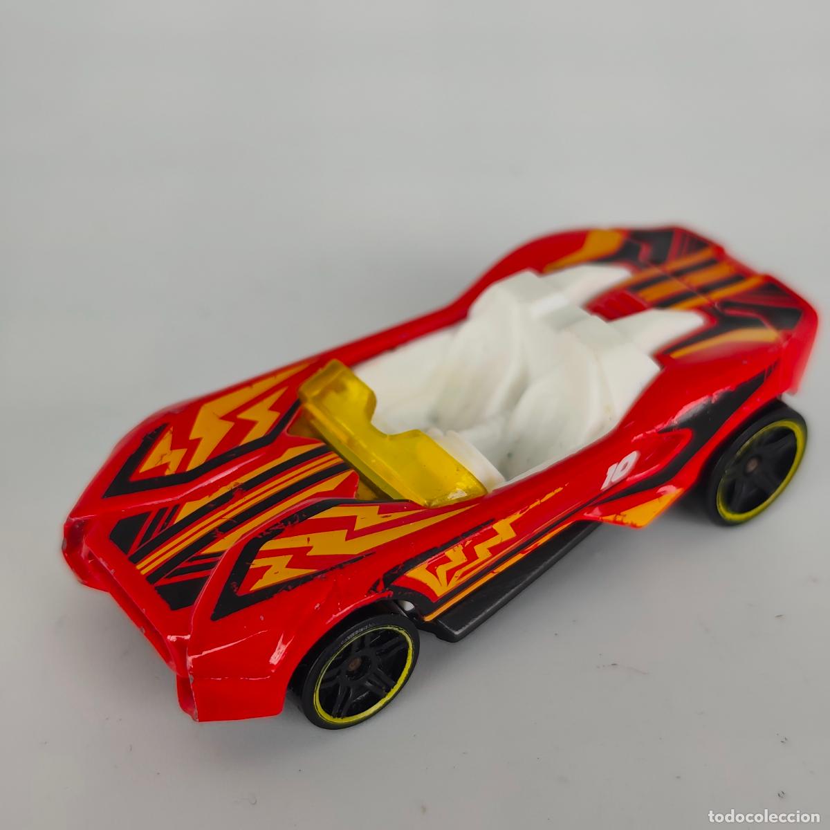 Auto in scala Hot Wheels: CARBONIC TR &copy;2014 Mattel Hot wheels hotwheels
