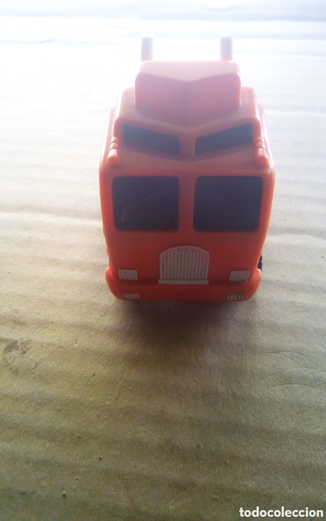Coches a escala Hot Wheels: Cabina cami&oacute;n Hot Wheels. &copy; 1998 Mattel inc. Made for McDonald's Corp. SN 21. Macau. Mide 4,5 x 7 cm
