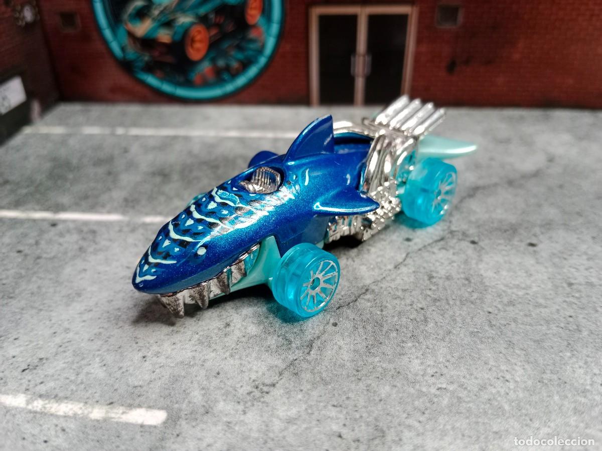Coches a escala Hot Wheels: Sharkcruiser Hot Wheels 2015 HW City: Street Beasts Mattel Sharkruiser