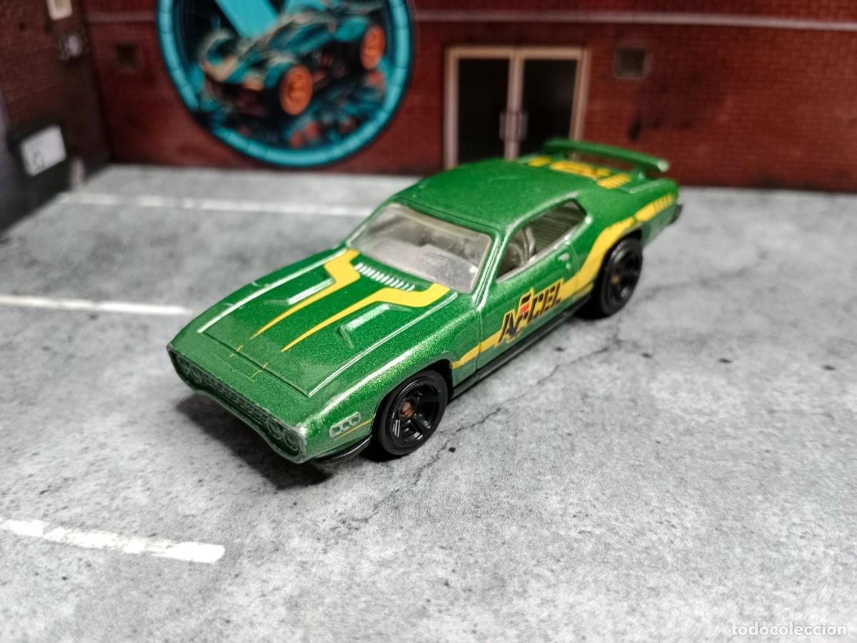 Coches a escala Hot Wheels: Plymouth Road Runner '71 Hot Wheels 2014 HW Workshop: HW Performance Mattel