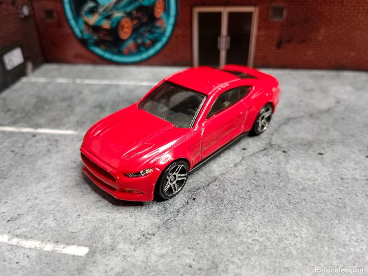 Coches a escala Hot Wheels: Ford Mustang GT '15 Hot Wheels 2014 New Model HW City Mattel