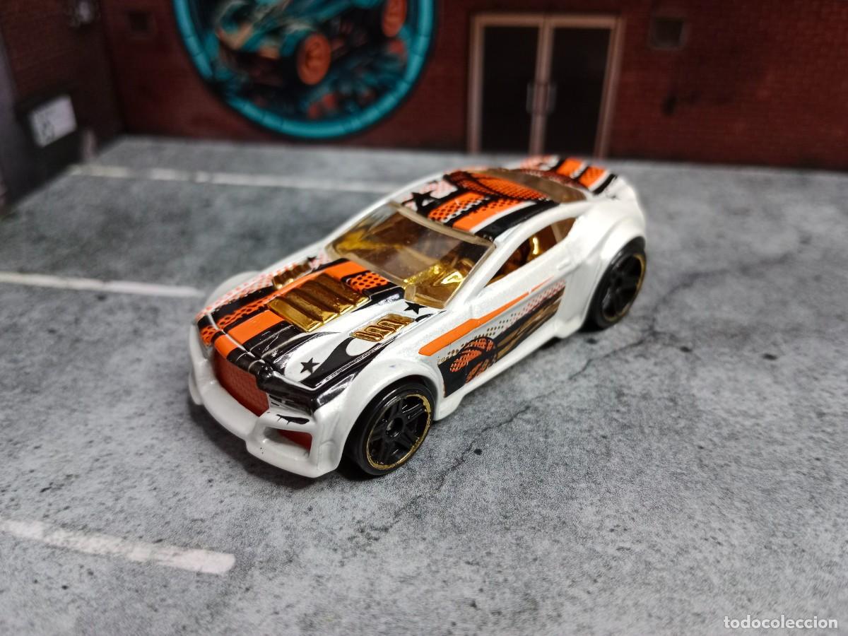 Coches a escala Hot Wheels: Torque Twister Hot Wheels 2015 HW City: HW All Stars Mattel