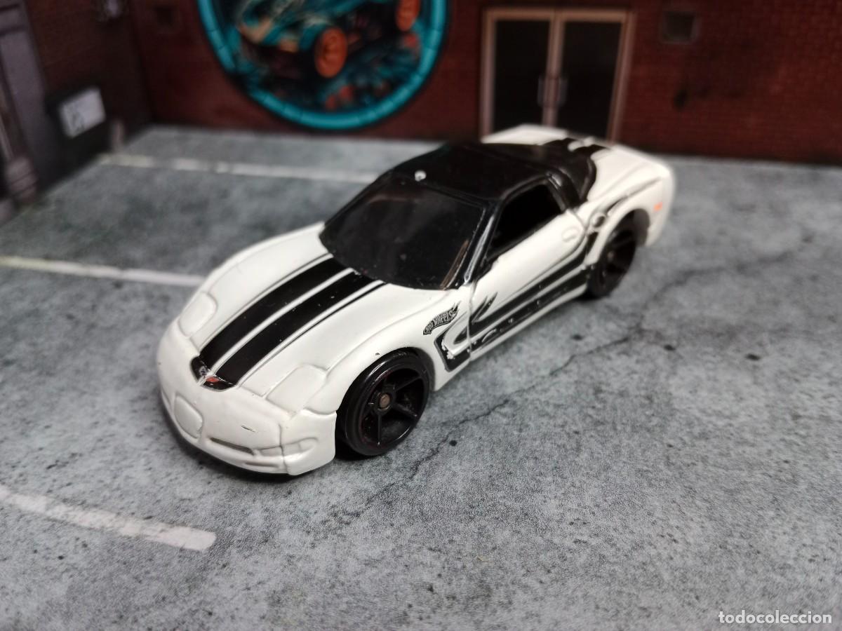 Coches a escala Hot Wheels: Corvette '97 Hot Wheels 2010 Easter Speedsters Egg Mattel