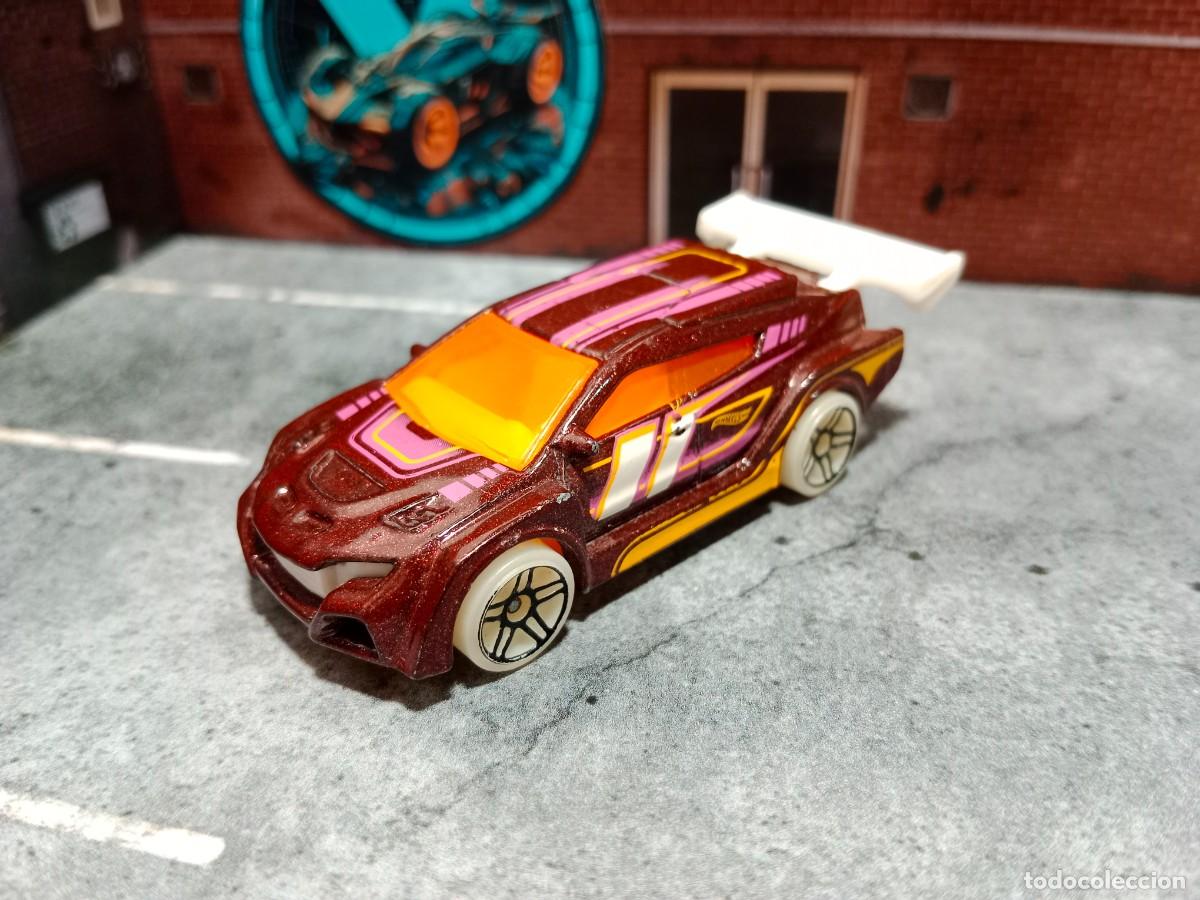 Coches a escala Hot Wheels: Loop Coupe Hot Wheels 2016 Glow Wheels Mattel