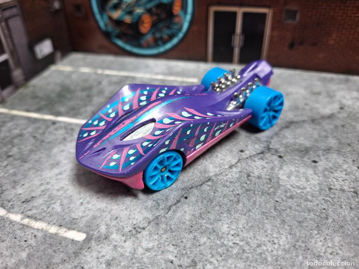 Coches a escala Hot Wheels: Super Stinger Hot Wheels 2018 Street Beasts Mattel