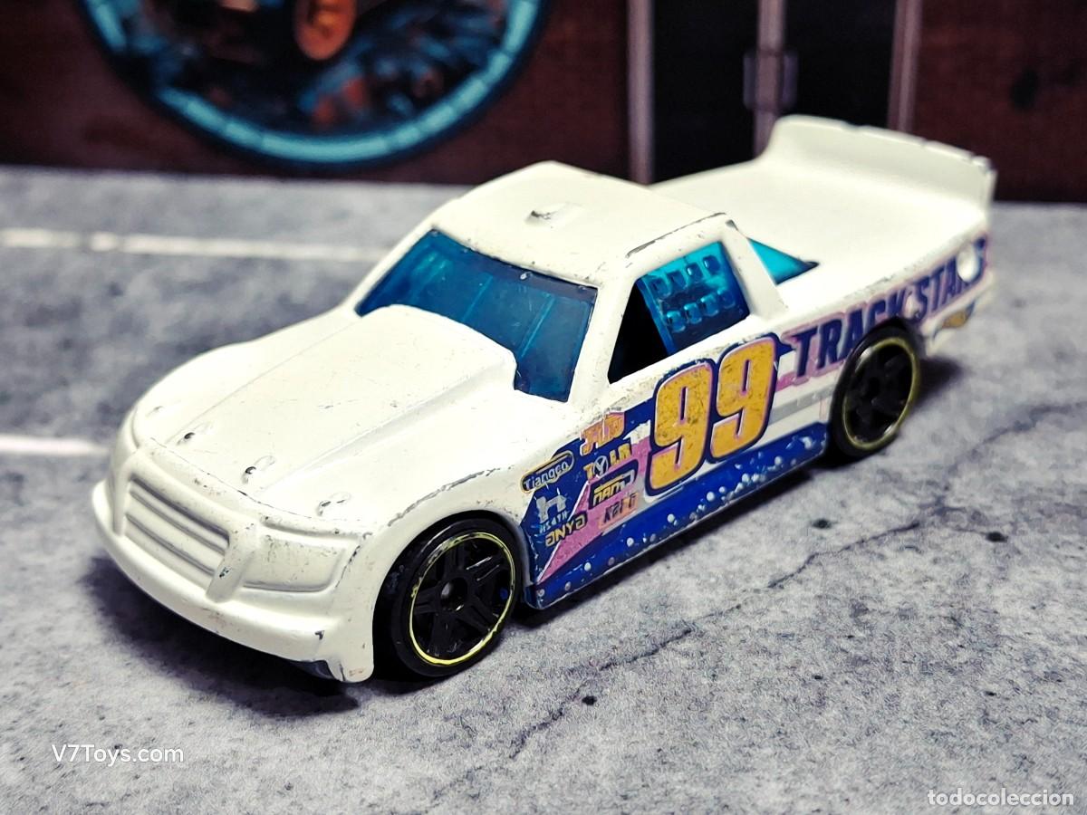 Model cars Hot Wheels: Circle Trucker Hot Wheels 2017 Track Stars Mattel