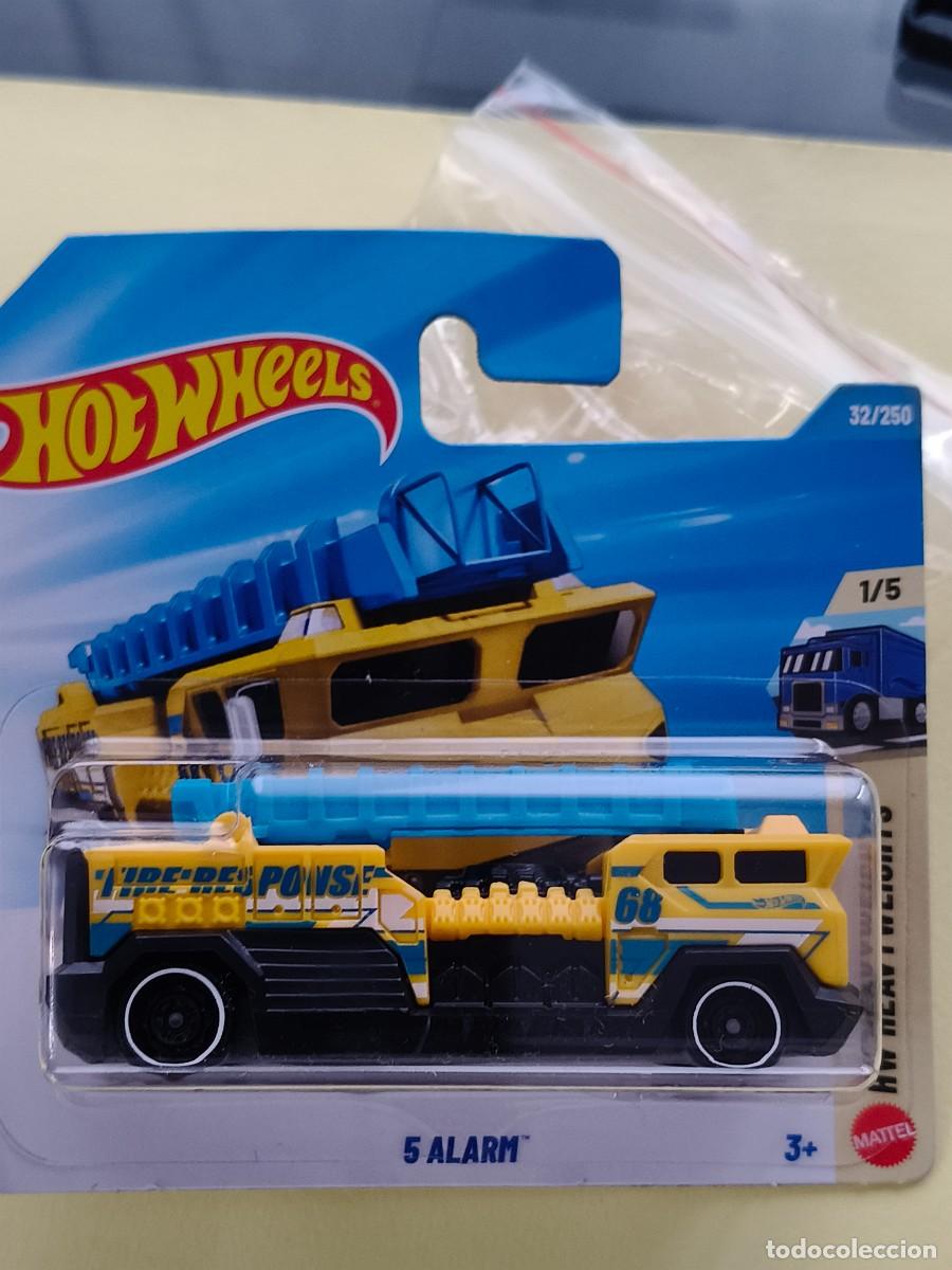 Carros em escala Hot Wheels: Hot Wheels 2026 32/250 - HW Heavyweights 1/5 - 5 Alarm