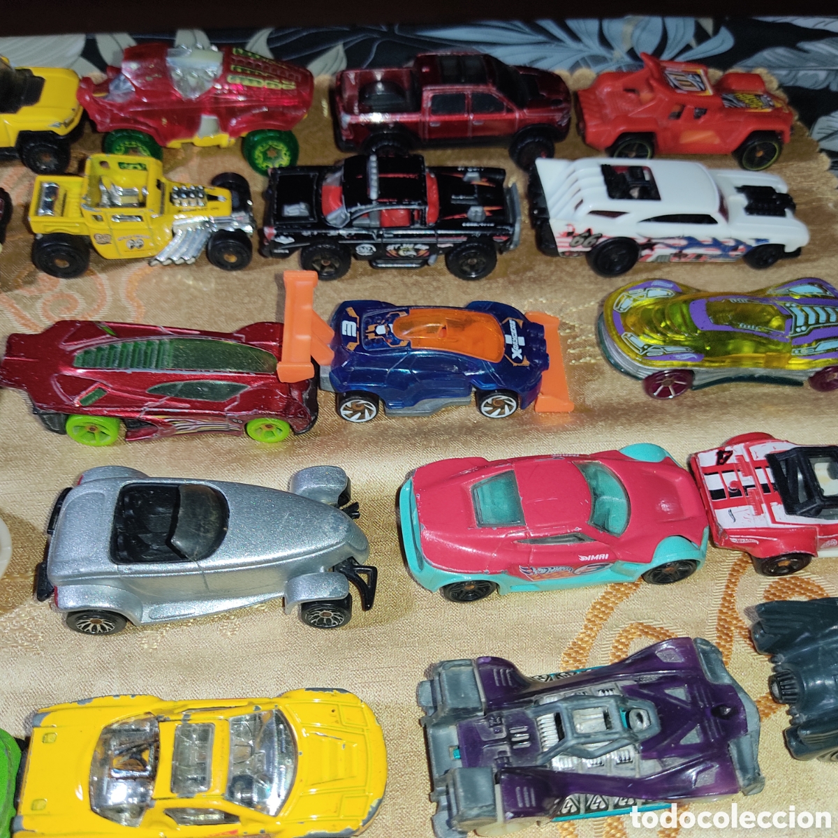 Coches a escala Hot Wheels: Lotazo de coches Hot Wheels. - Foto 4