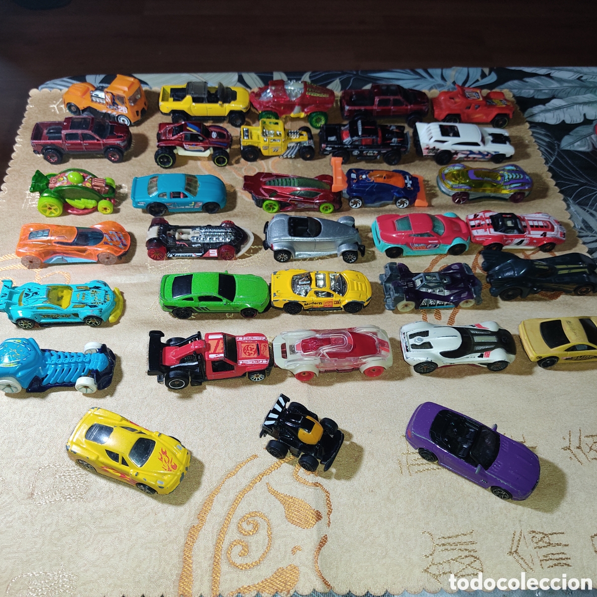 Coches a escala Hot Wheels: Lotazo de coches Hot Wheels. - Foto 1
