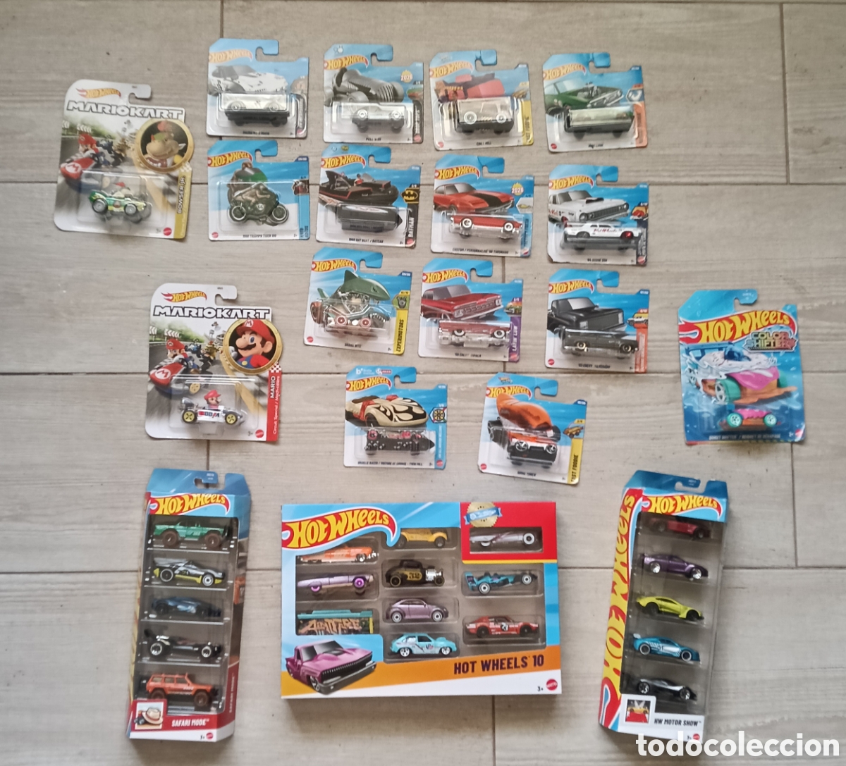 Coches a escala Hot Wheels: LEER DESCRIPCION !!! Lote variado de coches de juguete Hot Wheels y Mario Kart.