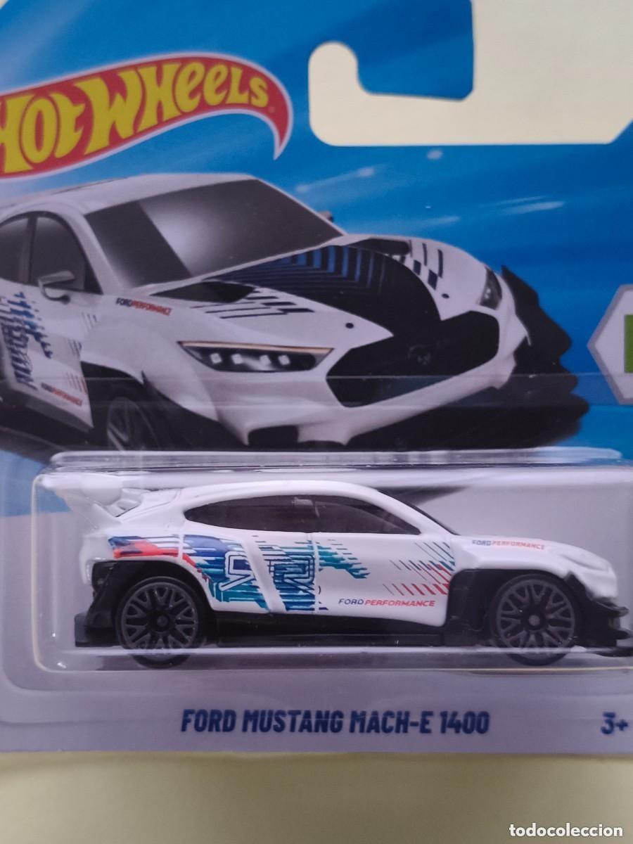 Carros em escala Hot Wheels: HOT WHEELS 2026 8/250 - FORD MUSTANG MACH-E 1400 ESCALA 1/64