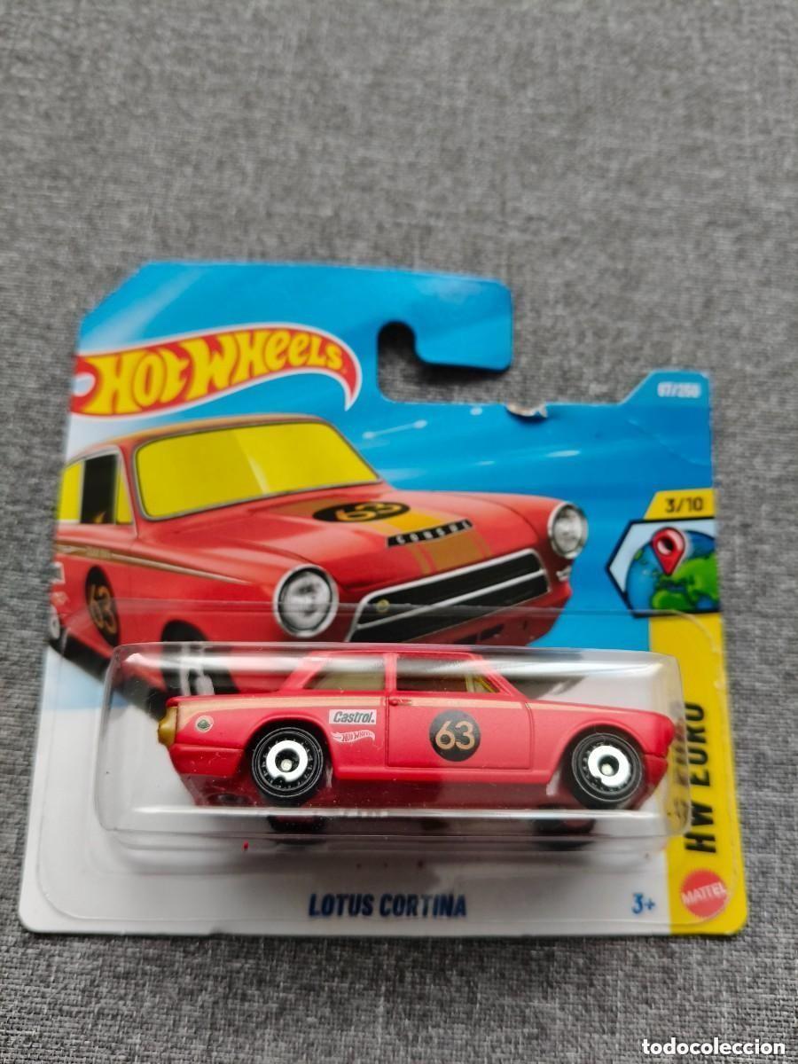 Model cars Hot Wheels: HOT WHEELS 2026 67/250 - LOTUS CORTINA ESCALA 1/64