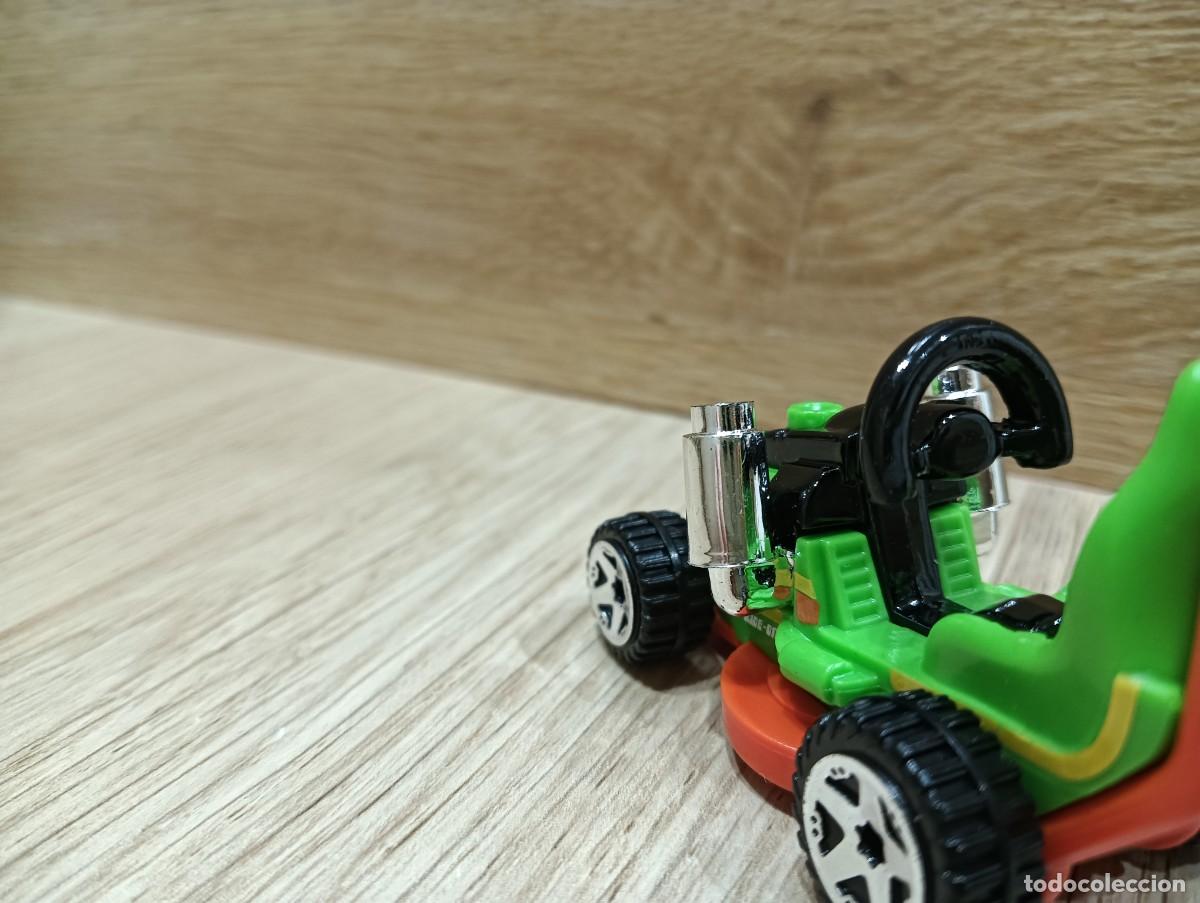 Coches a escala Hot Wheels: Hot Wheels Grass Chomper - Foto 8