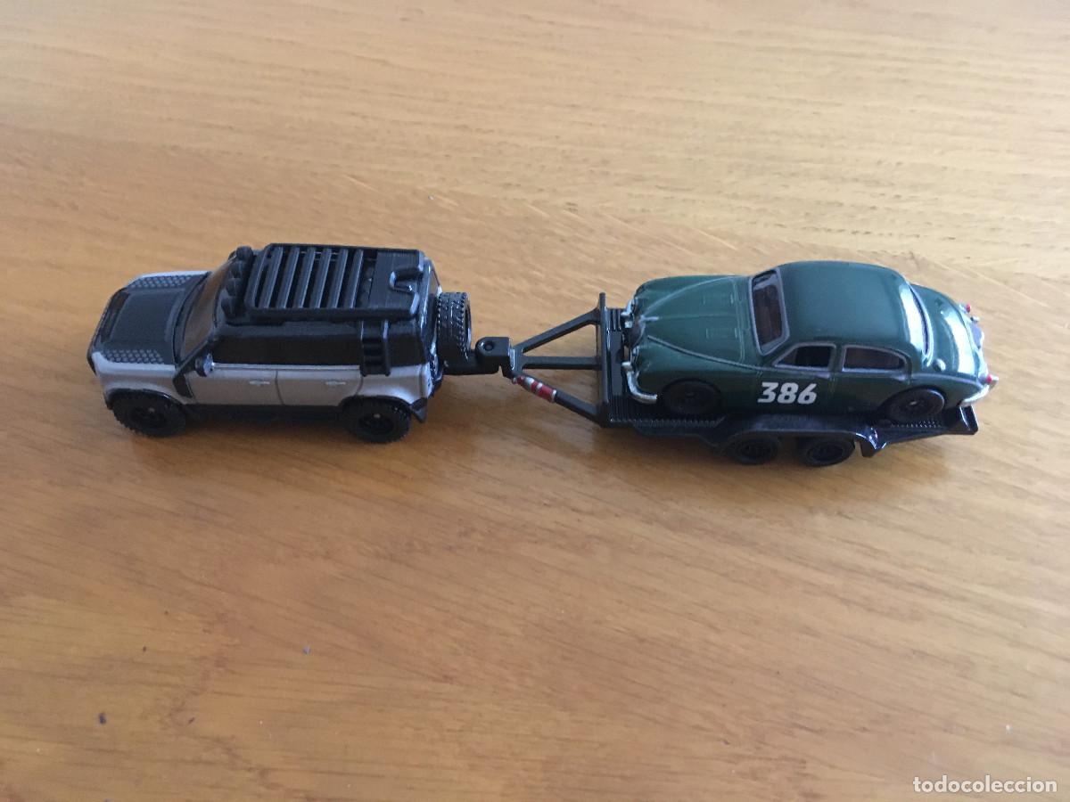 Coches a escala Hot Wheels: Coche hot wheels con remolque y jaguar.