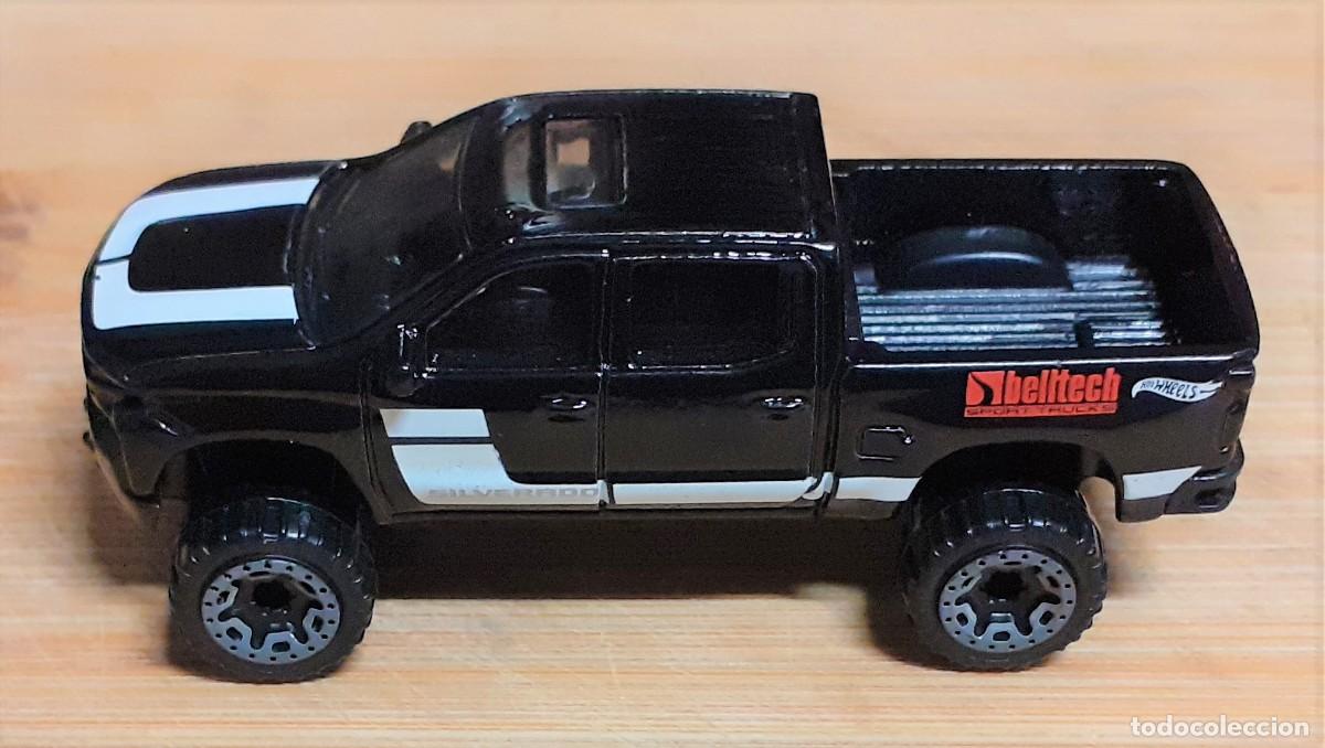 Coches a escala Hot Wheels: COCHE HOT WHEELS '19 CHEVROLET SILVERADO TRAIL BOSS LT. TM GM