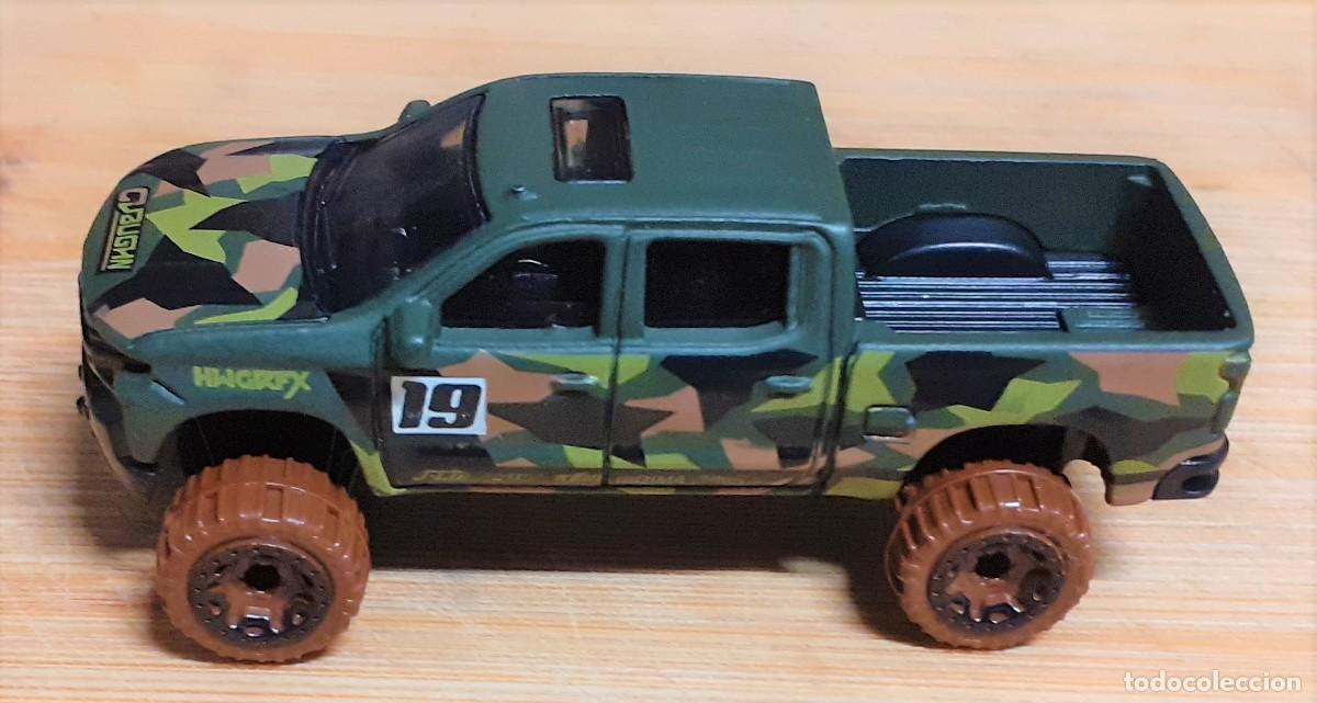 Coches a escala Hot Wheels: COCHE HOT WHEELS '19 CHEVROLET SILVERADO TRAIL BOSS LT. TM GM