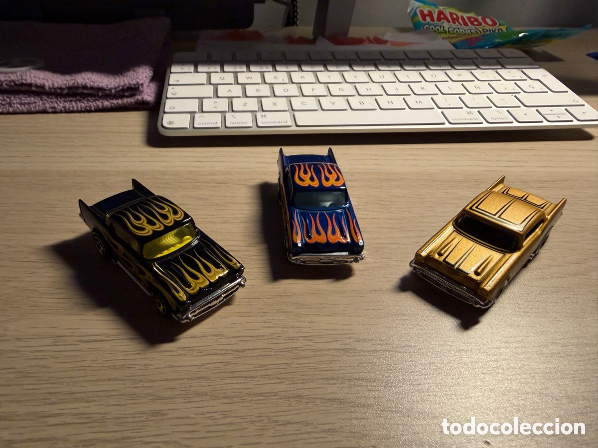 Coches a escala Hot Wheels: Lote de 3 Hot Wheels Chevrolet &rsquo;57 Chevy 1:64