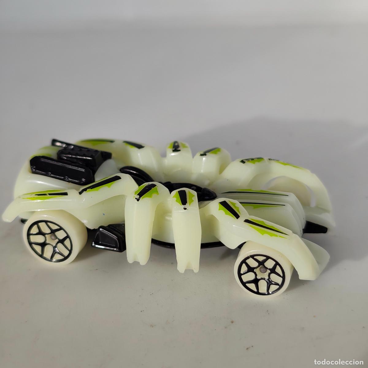 Coches a escala Hot Wheels: 2015 Hot Wheels Mystery Models Series 2 #10 Speed Spider GITD