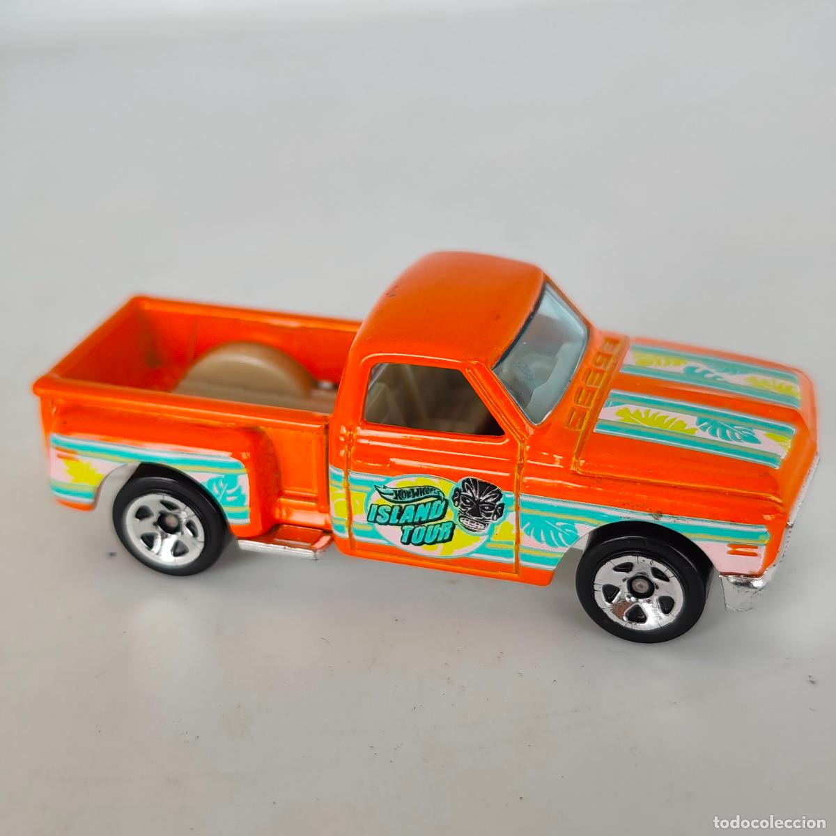 Coches a escala Hot Wheels: Hot Wheels Mystery Models '69 Custom Chevy Pickup Orange Diecast 1/64 New Open