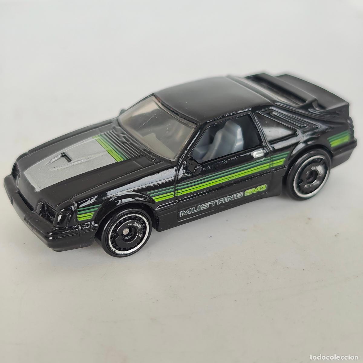 Coches a escala Hot Wheels: 1984 FORD MUSTANG SVO Fox Body Diorama Collectible Black DieCast 1/64 LOOSE