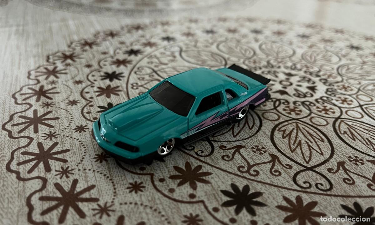 Coches a escala Hot Wheels: 1988 Ford T-Bird Hot Wheels HCT25