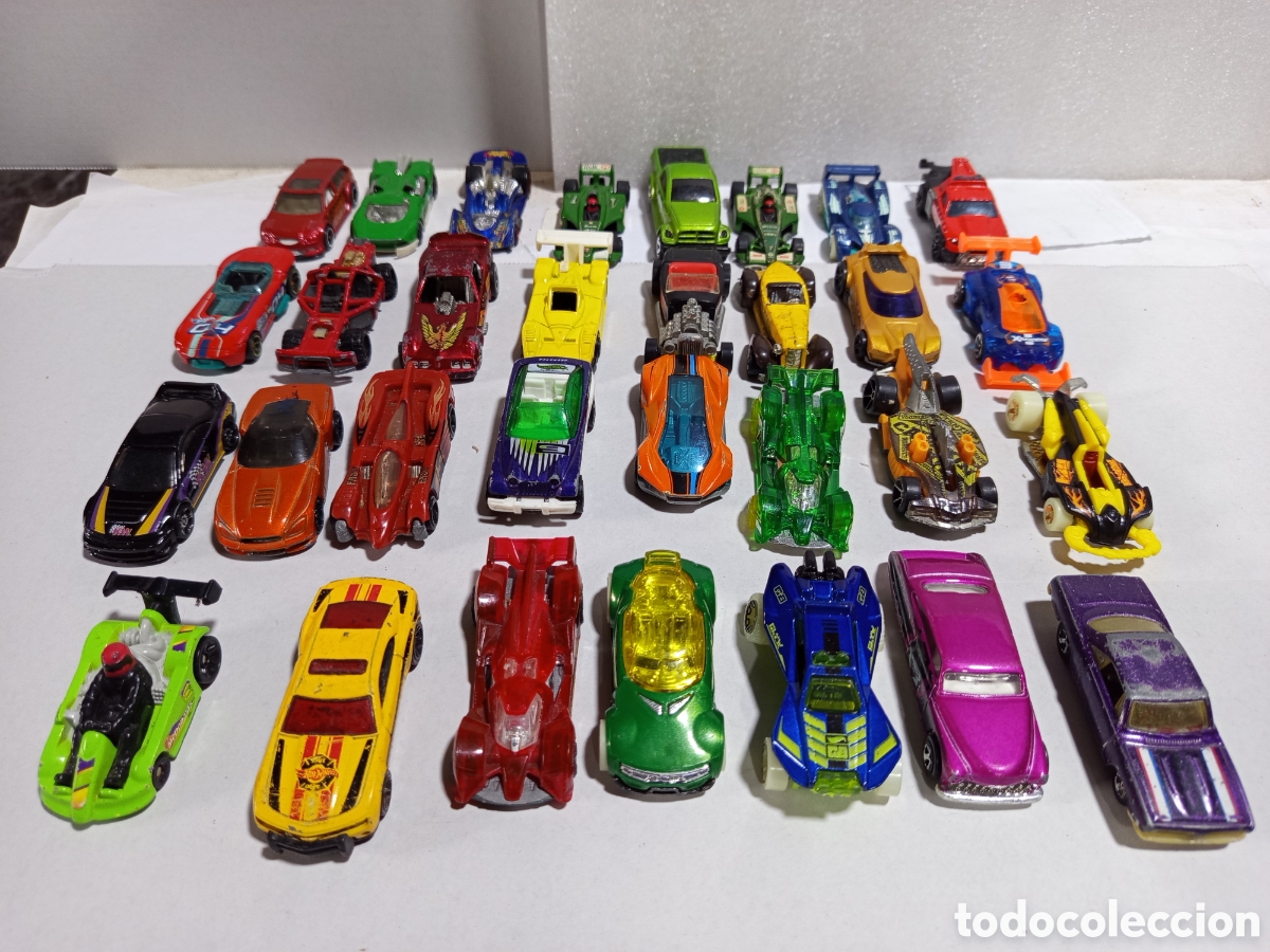 Coches a escala Hot Wheels: 31 coches Hot Wheels
