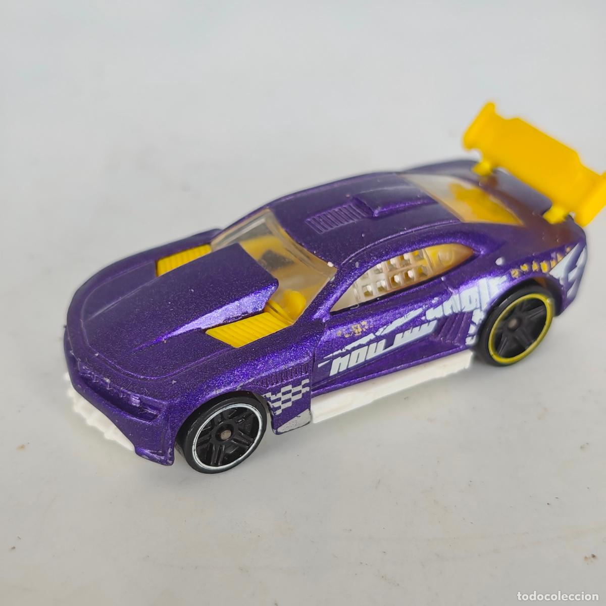 Coches a escala Hot Wheels: Hot Wheels Purple Metallic 2011 Camaro Loose Diecast 1:64 2010