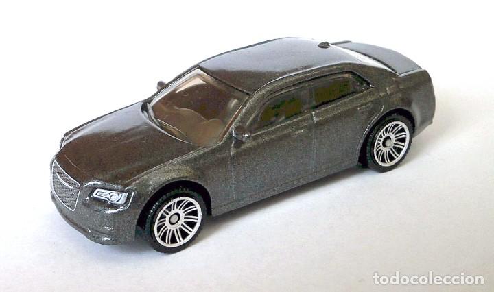 Coches a escala Matchbox: Coche CHRYSLER 300 - MATCHBOX 1/64 - Foto 2