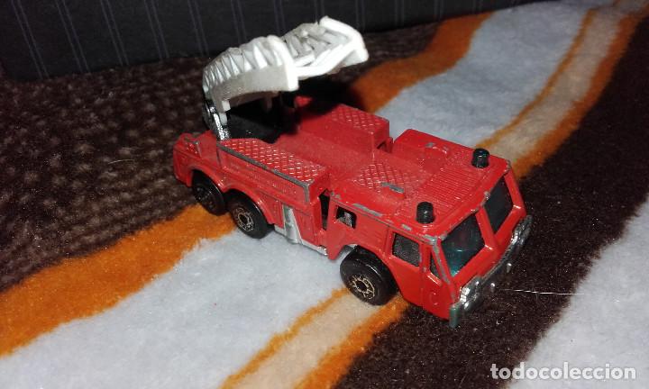 Coches a escala Matchbox: fire engine camion de bomberos MATCHBOX LESNEY 1982 - Foto 3