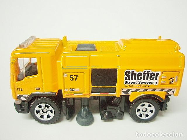 Coches a escala Matchbox: MATCHBOX MB776 A * 76 STREET CLEANER - SWEEPER - Foto 3