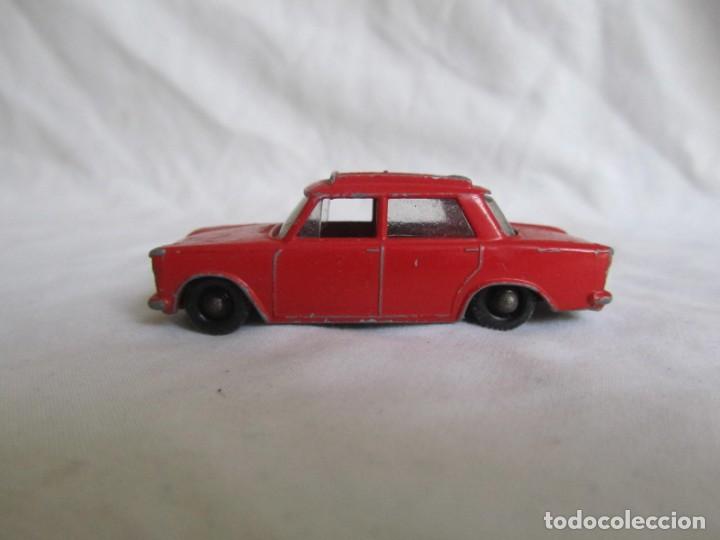Coches a escala Matchbox: Fiat 1500 Matchbox rojo - Foto 3