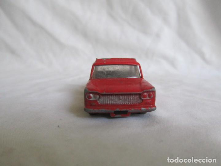 Coches a escala Matchbox: Fiat 1500 Matchbox rojo - Foto 4