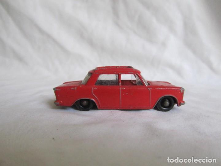 Coches a escala Matchbox: Fiat 1500 Matchbox rojo - Foto 5