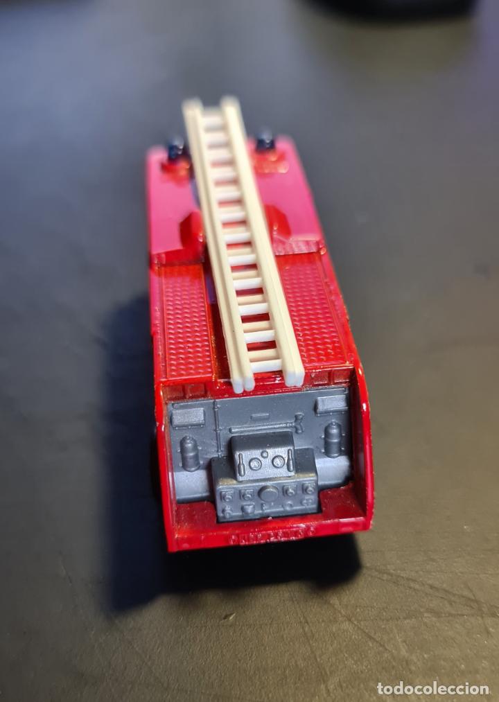 Coches a escala Matchbox: MATCHBOX N 35 MERRYWHEATHER FIRE ENGINE - MATCHBOX - Foto 2