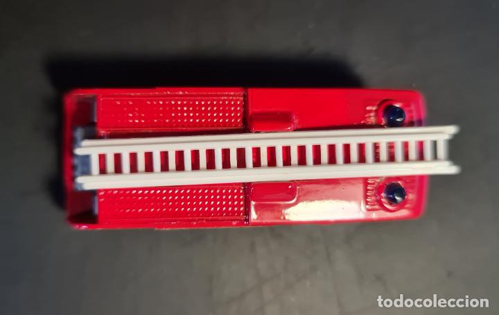 Coches a escala Matchbox: MATCHBOX N 35 MERRYWHEATHER FIRE ENGINE - MATCHBOX - Foto 3