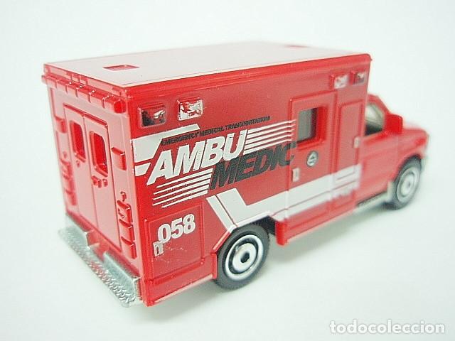 Coches a escala Matchbox: MATCHBOX MB771 A * 71 FORD E-350 AMBULANCE DEL 2008 - Foto 2