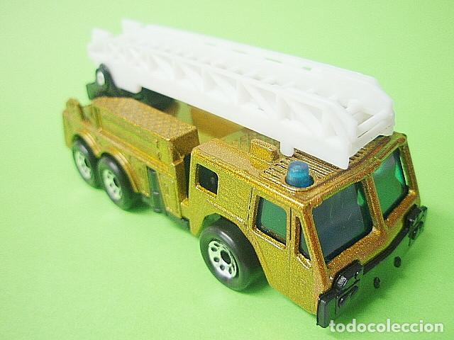 Coches a escala Matchbox: MATCHBOX MB134 O * 34 OSHKOSH EXTENDING-LADDER FIRE ENGINE - Foto 1