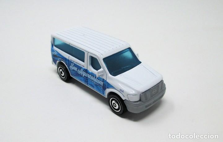 Coches a escala Matchbox: Nissan NV Van de Matchbox - Thailandia 2014