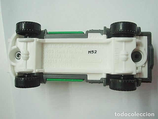 Coches a escala Matchbox: MATCHBOX MB1177 B * 77 DODGE RAM 2500 FLATBED DEL 2016 - Foto 4