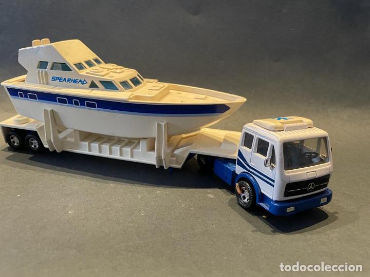 Coches a escala Matchbox: CAMI&Oacute;N REMOLCANDO BARCO - MATCHBOX - Foto 2
