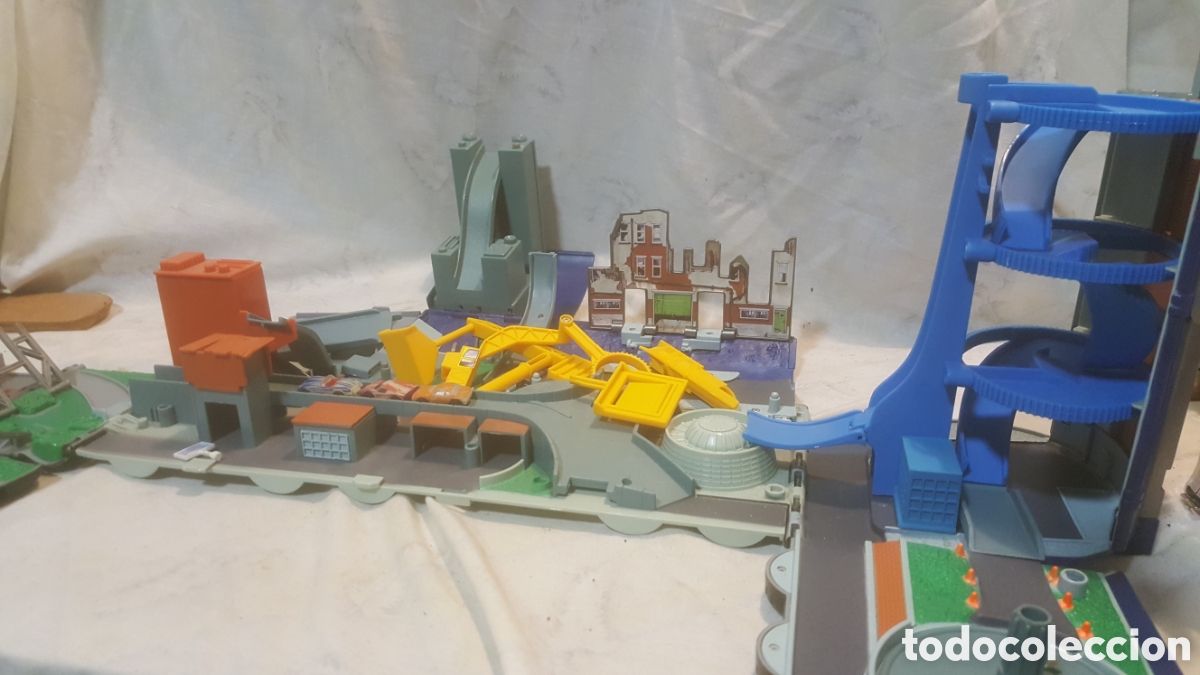 Coches a escala Matchbox: CAMION DE MICROMACHINE CON TRES COCHES - Foto 2