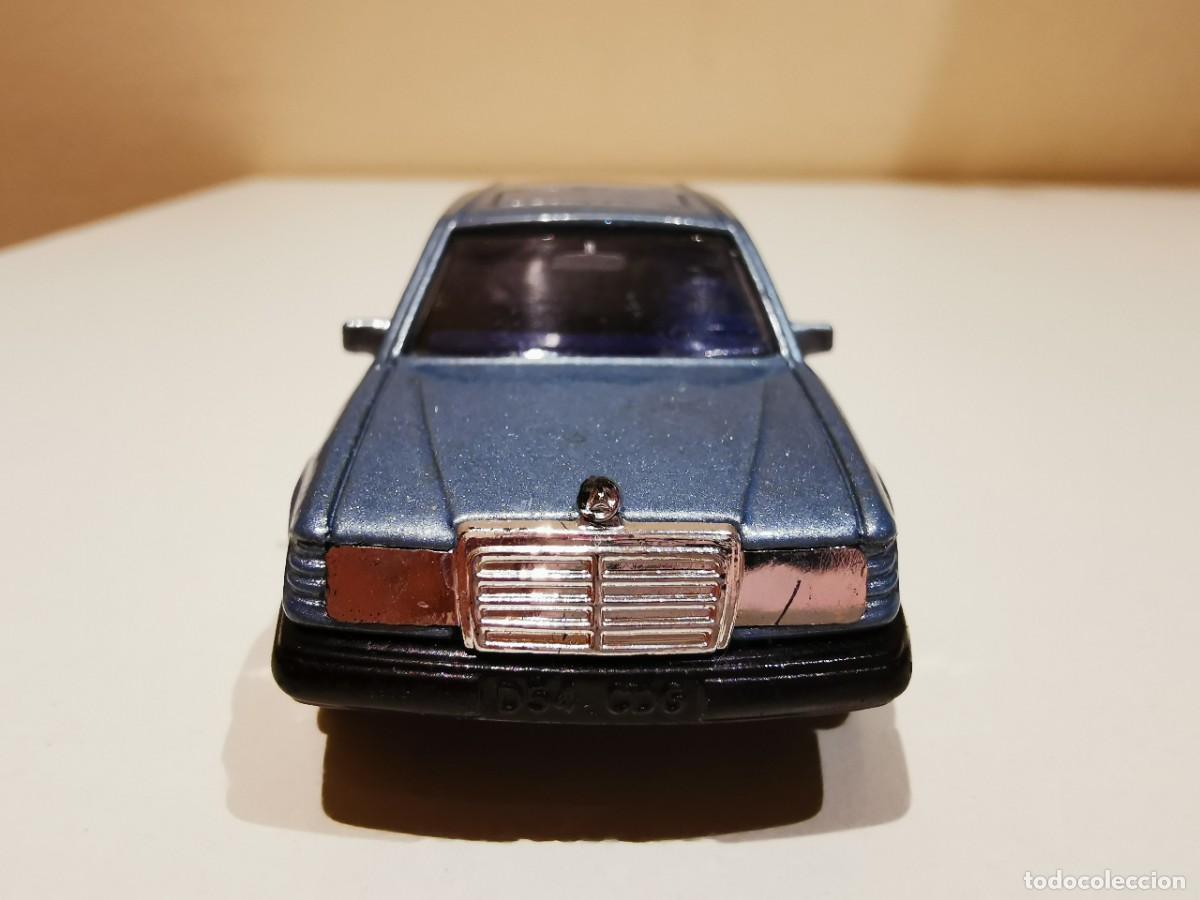 Coches a escala Matchbox: Matchbox Mercedes 300E 1/64 - Foto 2