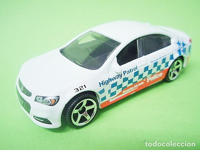 Coches a escala Matchbox: MATCHBOX MB1342 A * 42 HOLDEN VF COMMODORE SSV - Foto 1