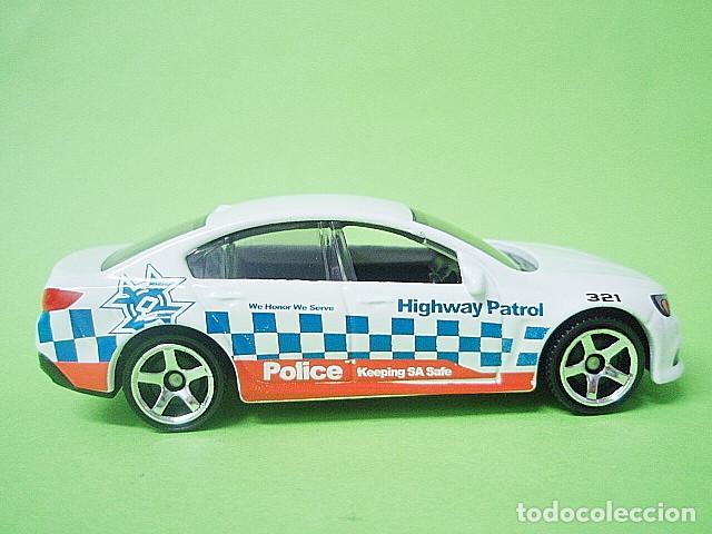 Coches a escala Matchbox: MATCHBOX MB1342 A * 42 HOLDEN VF COMMODORE SSV - Foto 2