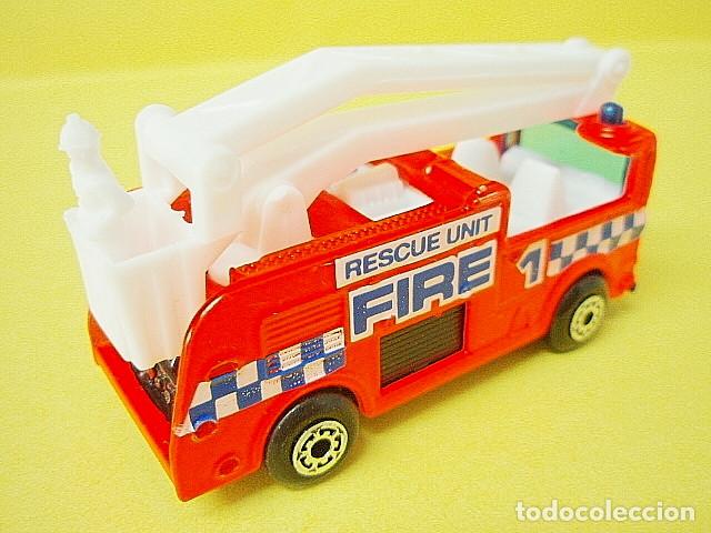 Coches a escala Matchbox: MATCHBOX MB111 A * 11 MERRYWEATHER SNORKEL FIRE ENGINE - Foto 3