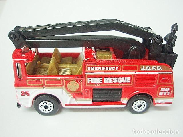 Coches a escala Matchbox: MATCHBOX MB111 E * 11 MERRYWEATHER SNORKEL FIRE ENGINE - Foto 2